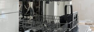 How to load a dishwasher correctly?